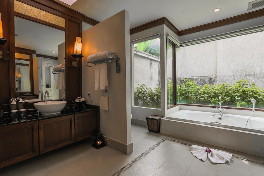Nora Beach Resort and Spa — Hotel rooms in Bo Phut, Surat Thani