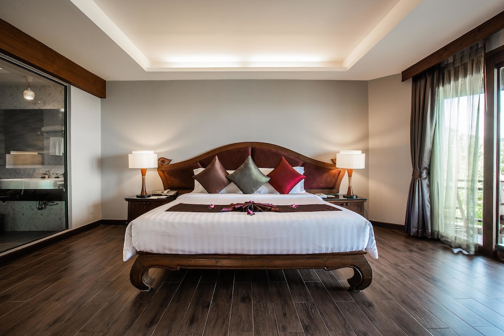 Nora Beach Resort and Spa — Hotel rooms in Bo Phut, Surat Thani