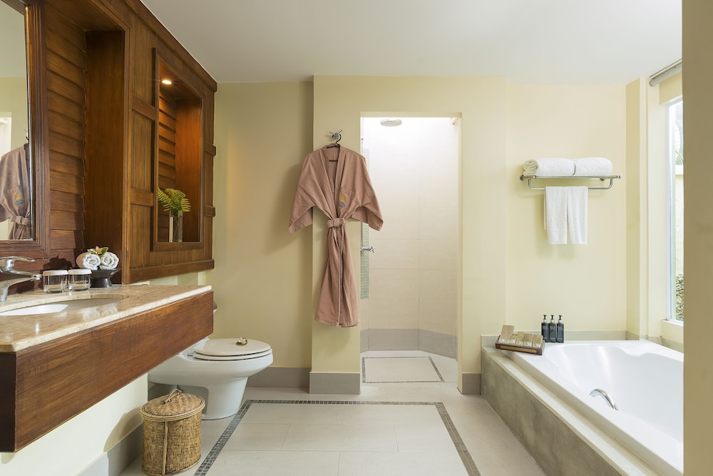 Nora Beach Resort and Spa — Hotel rooms in Bo Phut, Surat Thani