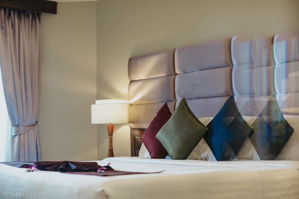 Nora Beach Resort and Spa — Hotel rooms in Bo Phut, Surat Thani