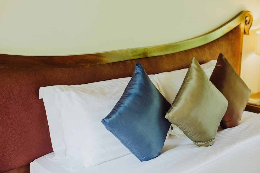 Nora Beach Resort and Spa — Hotel rooms in Bo Phut, Surat Thani