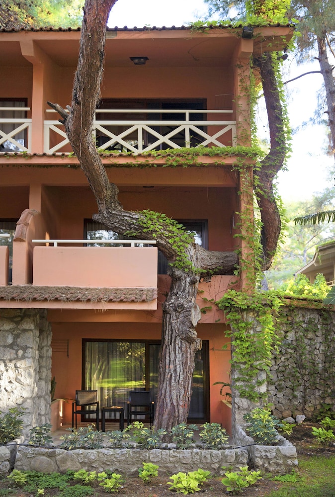 Martı Myra - All Inclusive — Hotel building in Kemer