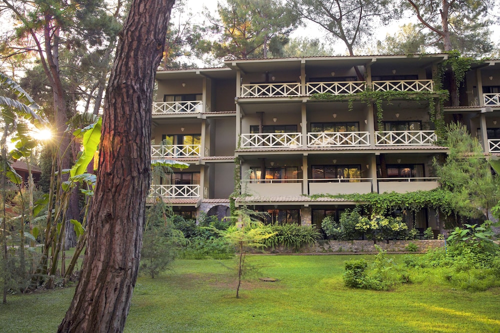 Martı Myra - All Inclusive — Hotel building in Kemer