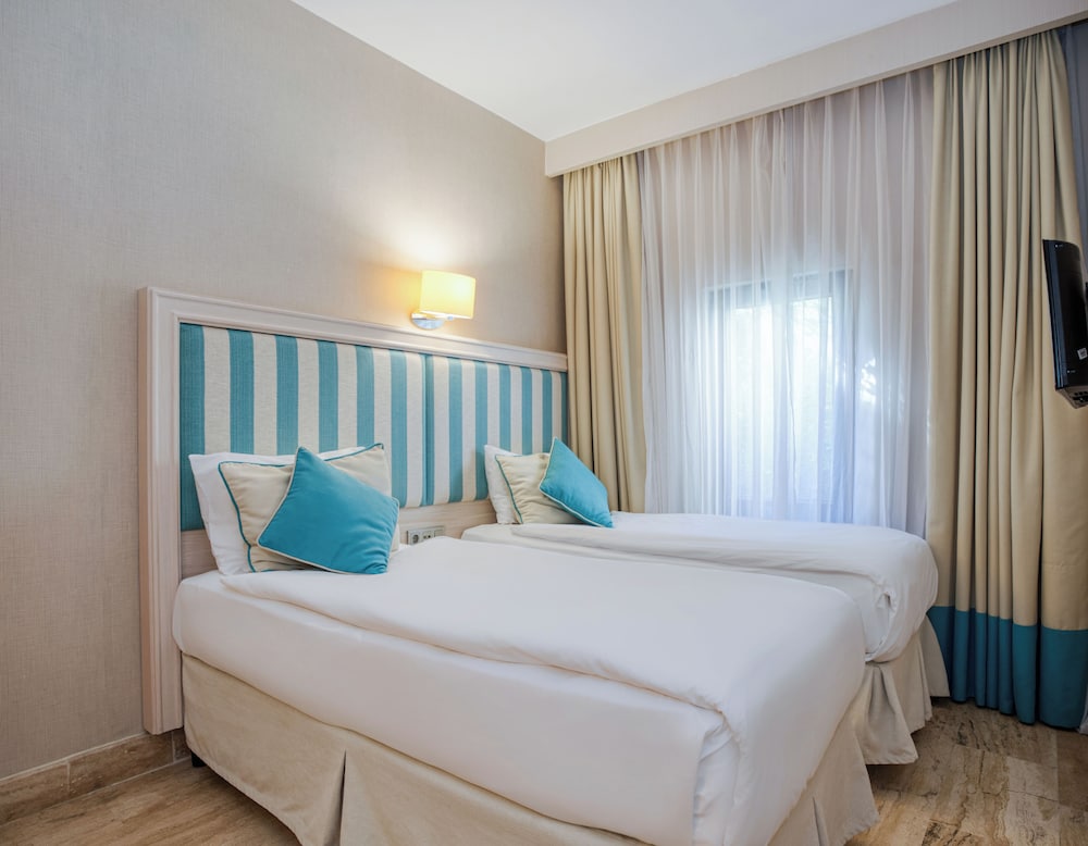 Martı Myra - All Inclusive — Hotel rooms in Kemer