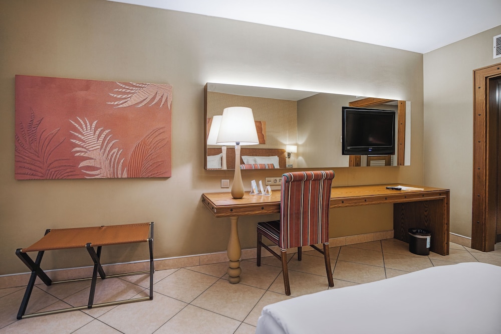 Martı Myra - All Inclusive — Hotel rooms in Kemer