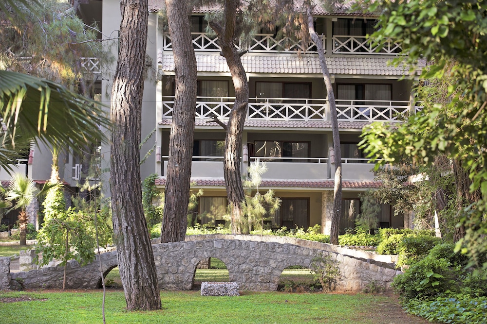Martı Myra - All Inclusive — Hotel building in Kemer