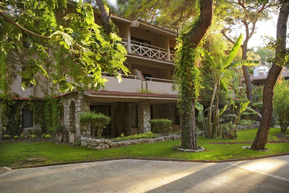 Martı Myra - All Inclusive — Hotel building in Kemer