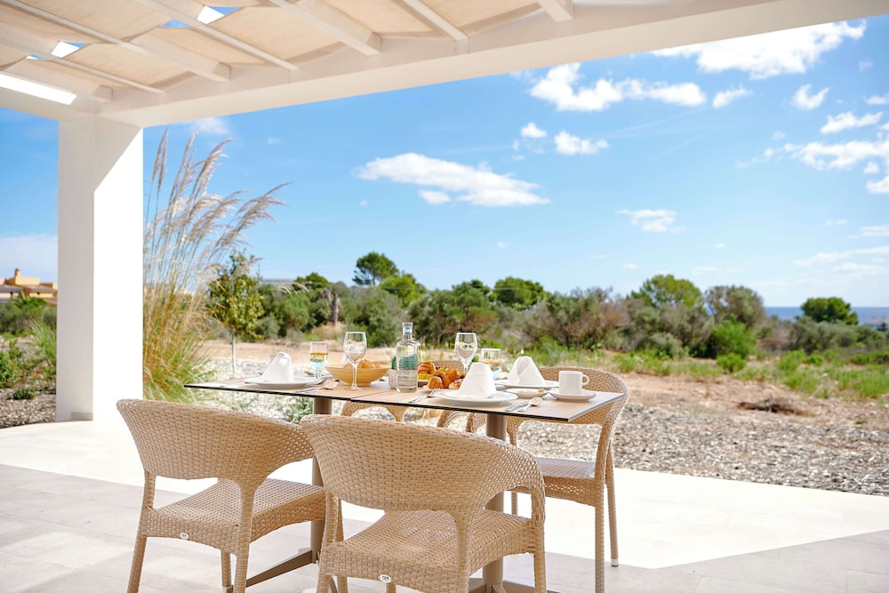 Iberostar Waves Cala Domingos -All Inclusive — Restaurant & bars in Calas de Mallorca, Balearic Islands