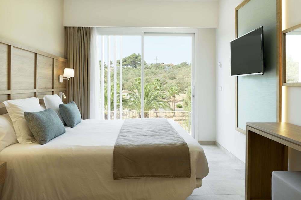 Iberostar Waves Cala Domingos -All Inclusive — Hotel rooms in Calas de Mallorca, Balearic Islands