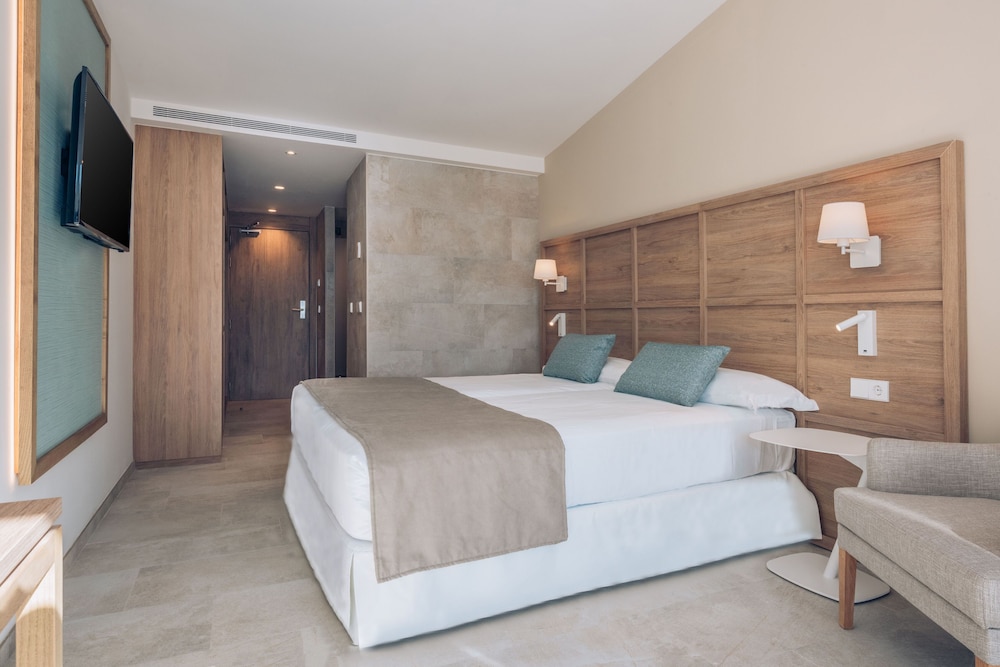 Iberostar Waves Cala Domingos -All Inclusive — Hotel rooms in Calas de Mallorca, Balearic Islands