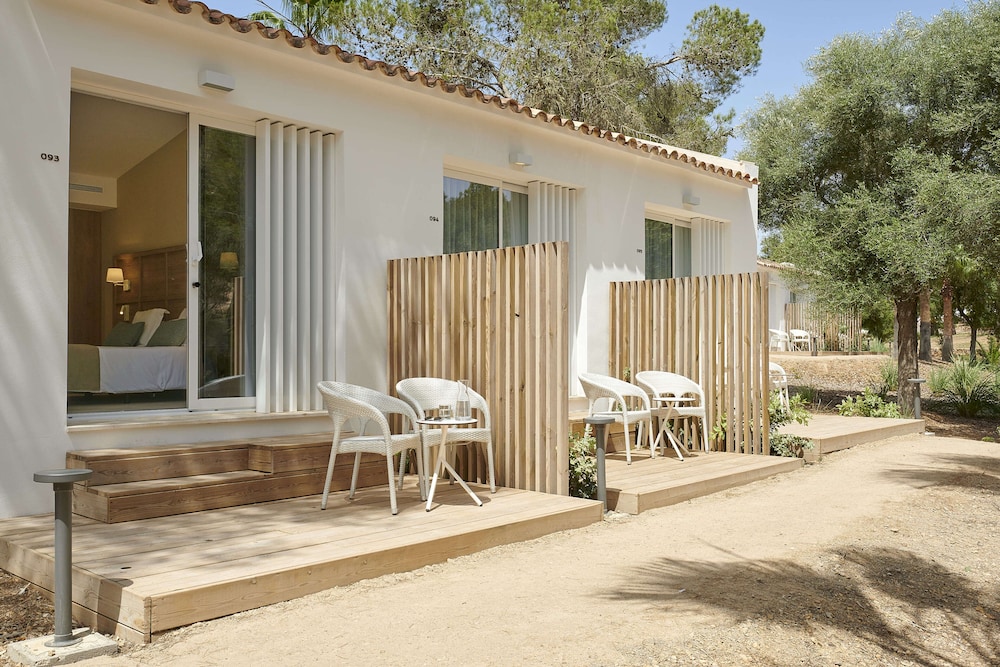 Iberostar Waves Cala Domingos -All Inclusive — Hotel building in Calas de Mallorca, Balearic Islands