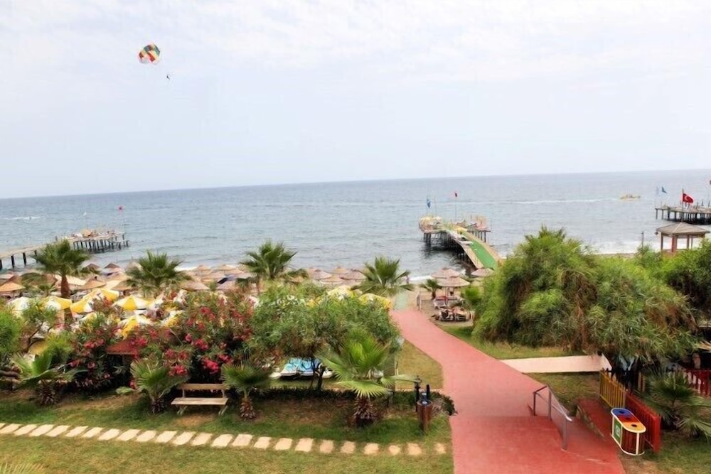 Club Dizalya Hotel — Beach in Alanya