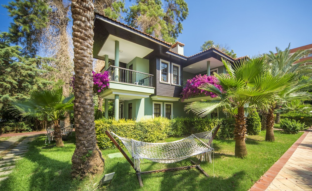 Club Dizalya Hotel — Hotel building in Alanya
