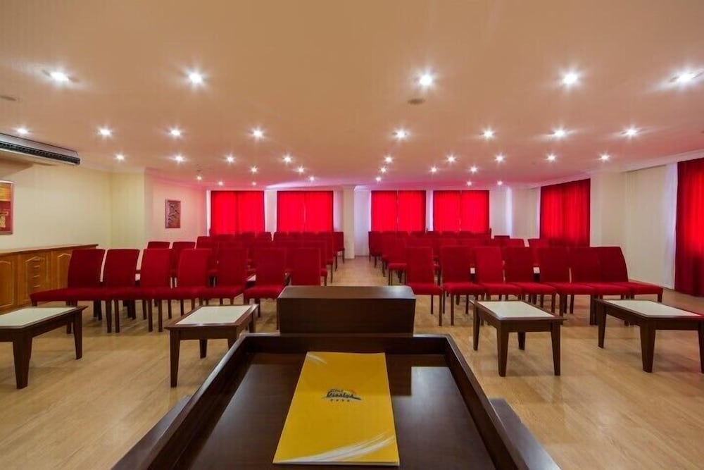 Club Dizalya Hotel — Hotel building in Alanya