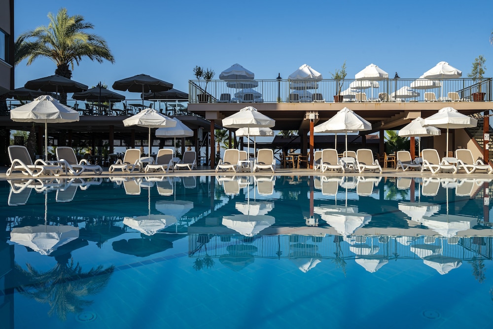Club Dizalya Hotel — Swimming pool in Alanya
