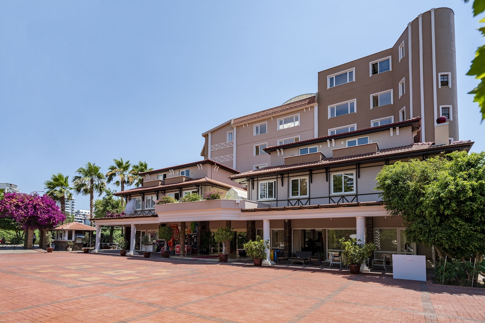 Club Dizalya Hotel — Hotel building in Alanya