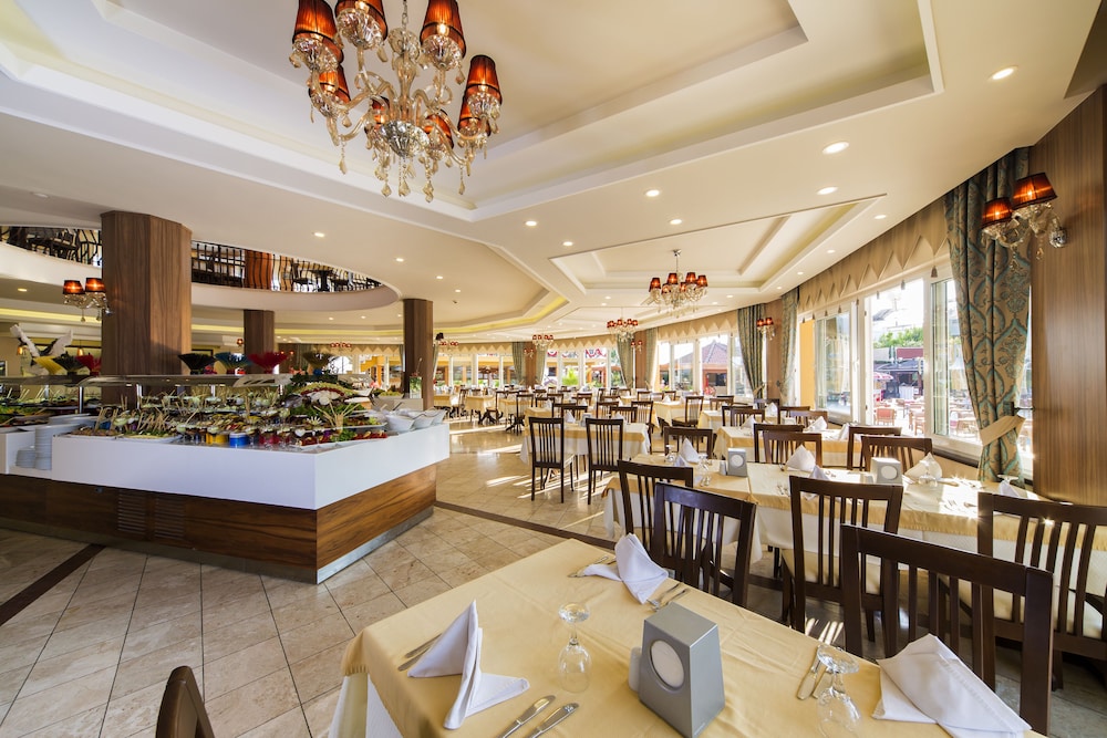 Club Dizalya Hotel — Restaurant & bars in Alanya