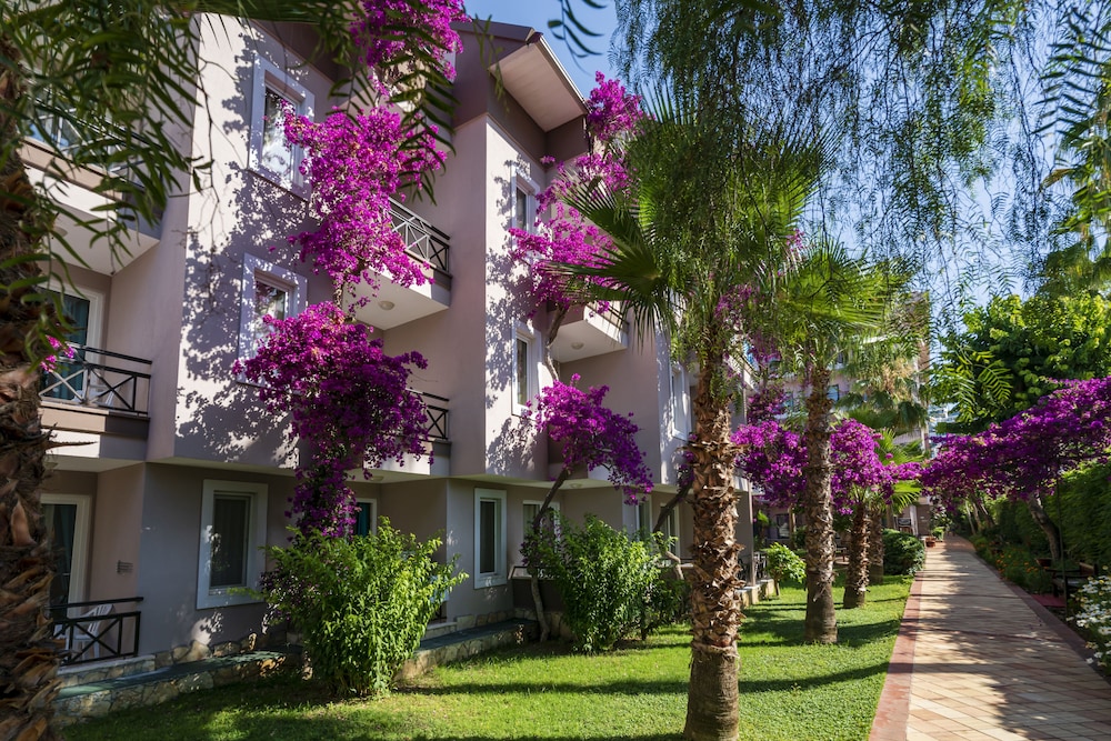 Club Dizalya Hotel — Hotel building in Alanya