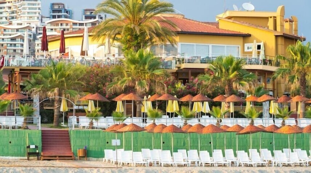 Club Dizalya Hotel — Beach in Alanya