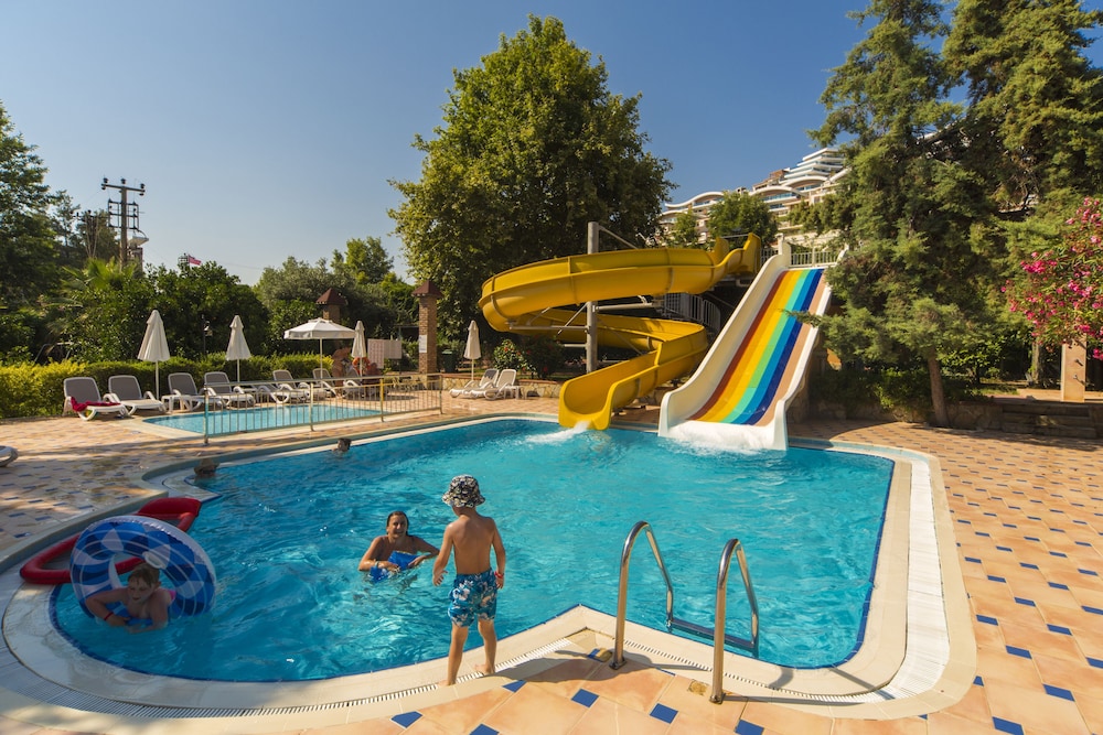 Club Dizalya Hotel — Swimming pool in Alanya