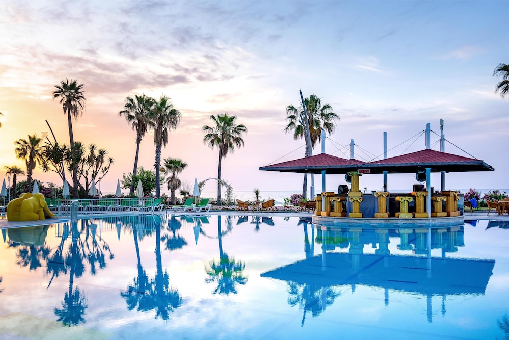 Armas Labada — Swimming pool in Kemer