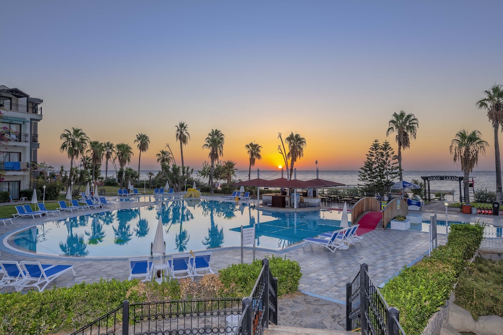 Armas Labada — Swimming pool in Kemer