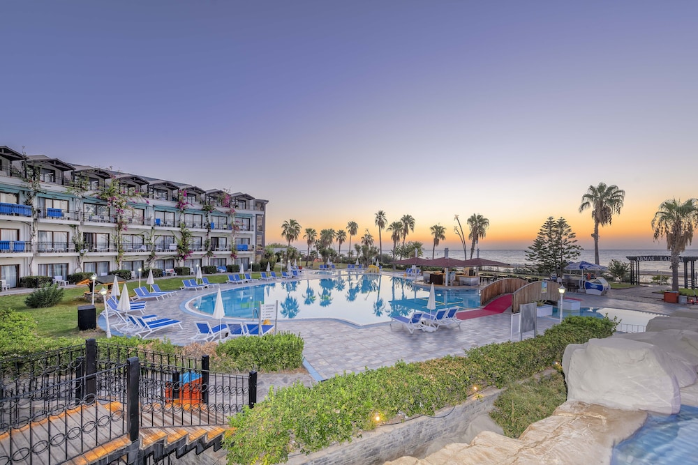 Armas Labada — Swimming pool in Kemer