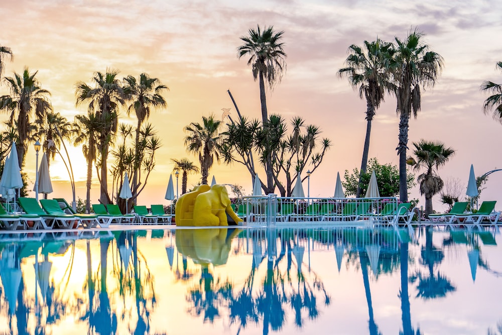 Armas Labada — Swimming pool in Kemer