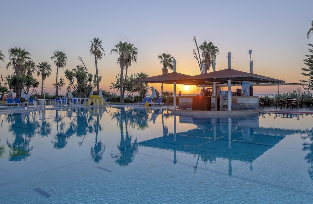 Armas Labada — Swimming pool in Kemer