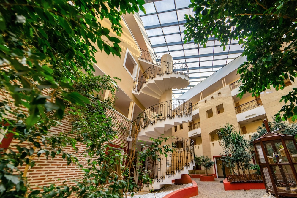 Armas Labada — Hotel building in Kemer