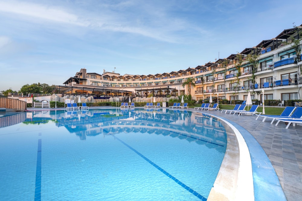 Armas Labada — Swimming pool in Kemer