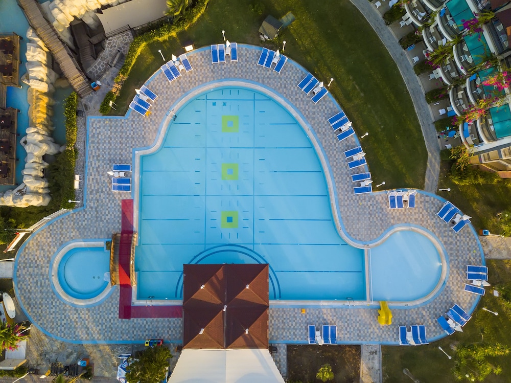 Armas Labada — Swimming pool in Kemer
