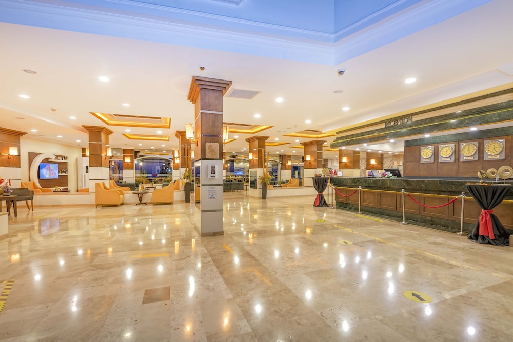 Armas Labada — Hotel building in Kemer
