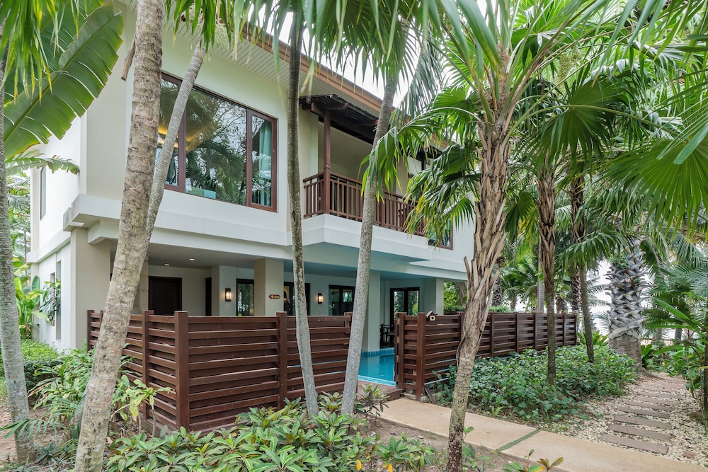 Ravindra Beach Resort And Spa — Hotel building in Sattahip, Chonburi