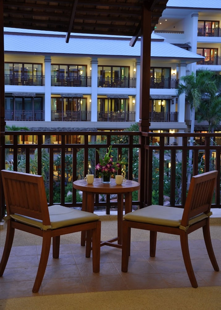 Ravindra Beach Resort And Spa — Hotel building in Sattahip, Chonburi