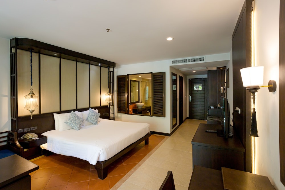 Ravindra Beach Resort And Spa — Hotel rooms in Sattahip, Chonburi