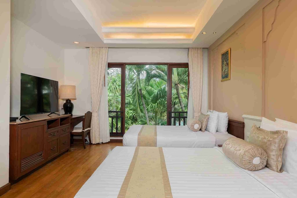Ravindra Beach Resort And Spa — Hotel rooms in Sattahip, Chonburi
