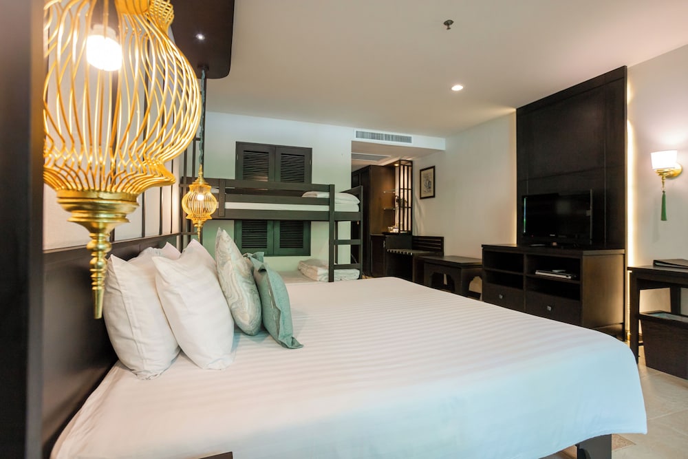 Ravindra Beach Resort And Spa — Hotel rooms in Sattahip, Chonburi