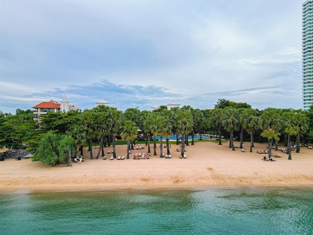 Ravindra Beach Resort And Spa — Beach in Sattahip, Chonburi