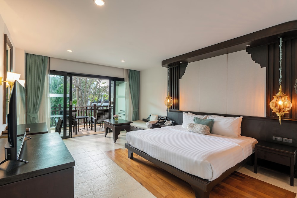 Ravindra Beach Resort And Spa — Hotel rooms in Sattahip, Chonburi
