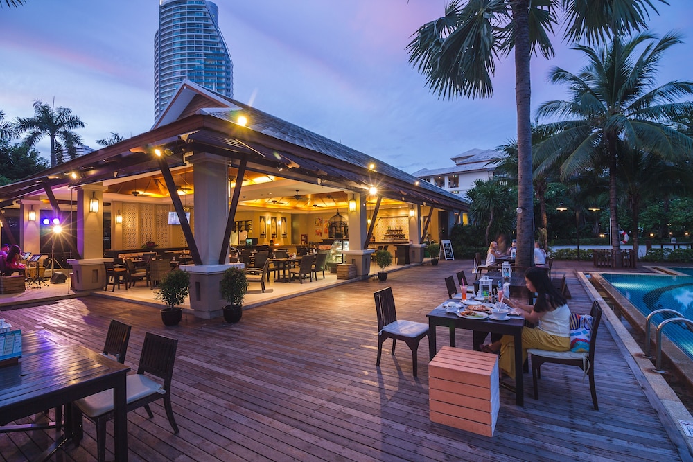 Ravindra Beach Resort And Spa — Restaurant & bars in Sattahip, Chonburi