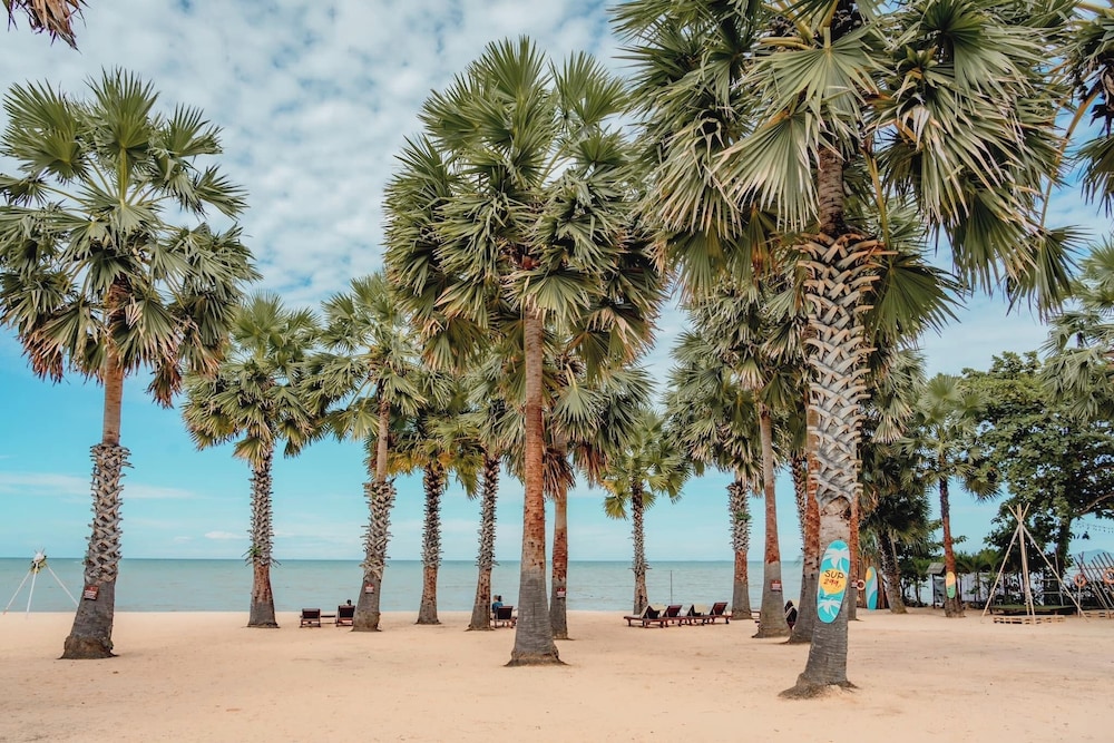 Ravindra Beach Resort And Spa — Beach in Sattahip, Chonburi