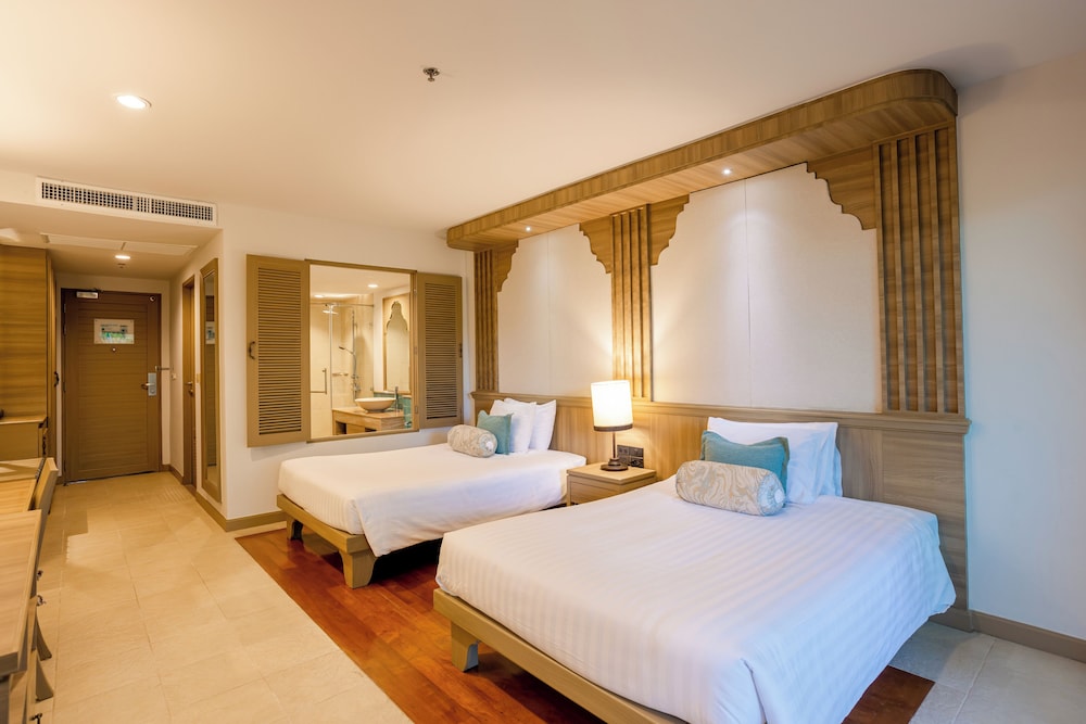 Ravindra Beach Resort And Spa — Hotel rooms in Sattahip, Chonburi