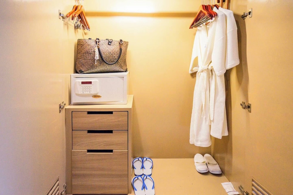Ravindra Beach Resort And Spa — Hotel rooms in Sattahip, Chonburi