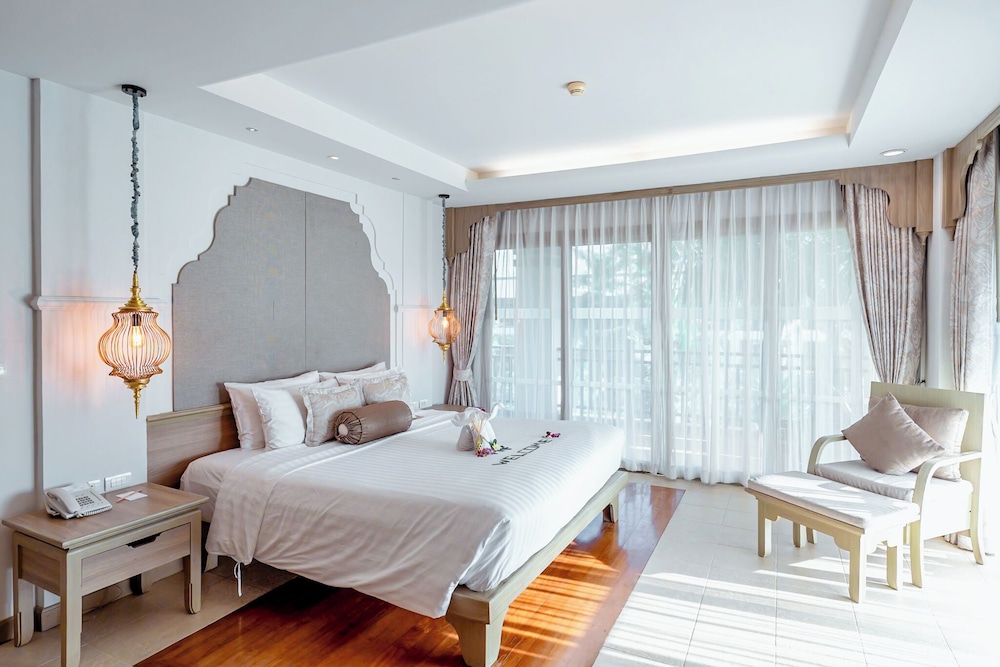 Ravindra Beach Resort And Spa — Hotel rooms in Sattahip, Chonburi