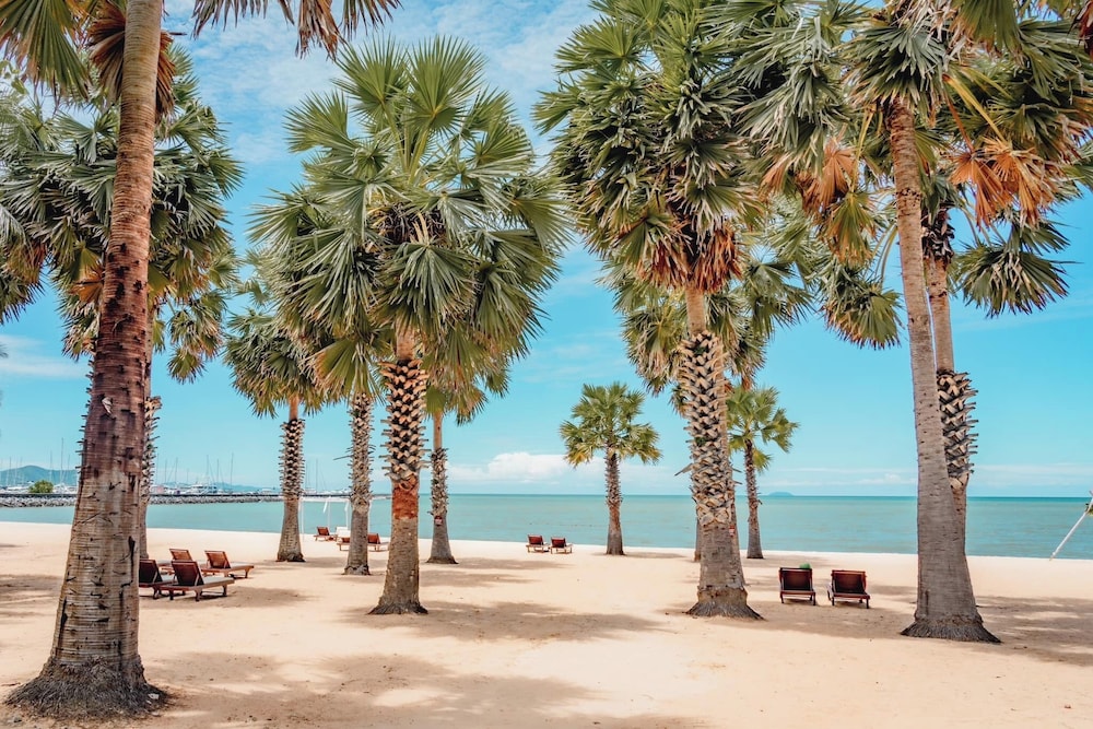 Ravindra Beach Resort And Spa — Beach in Sattahip, Chonburi