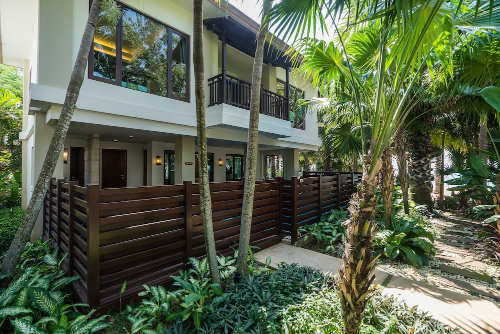 Ravindra Beach Resort And Spa — Hotel building in Sattahip, Chonburi