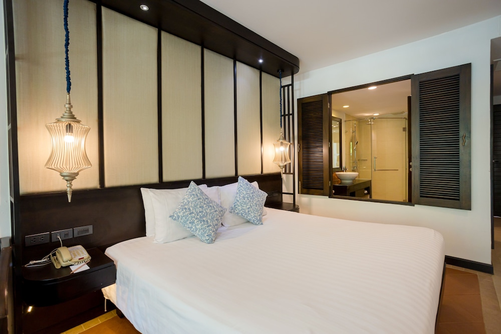 Ravindra Beach Resort And Spa — Hotel rooms in Sattahip, Chonburi