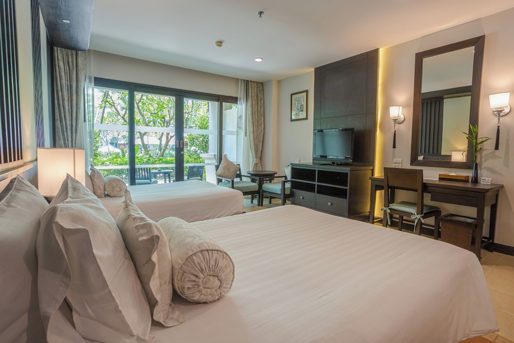 Ravindra Beach Resort And Spa — Hotel rooms in Sattahip, Chonburi