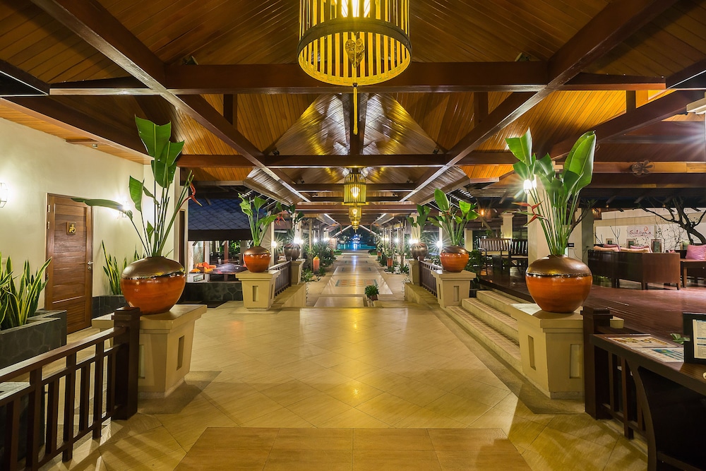 Ravindra Beach Resort And Spa — Hotel building in Sattahip, Chonburi